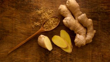 Whole, sliced, and powdered ginger